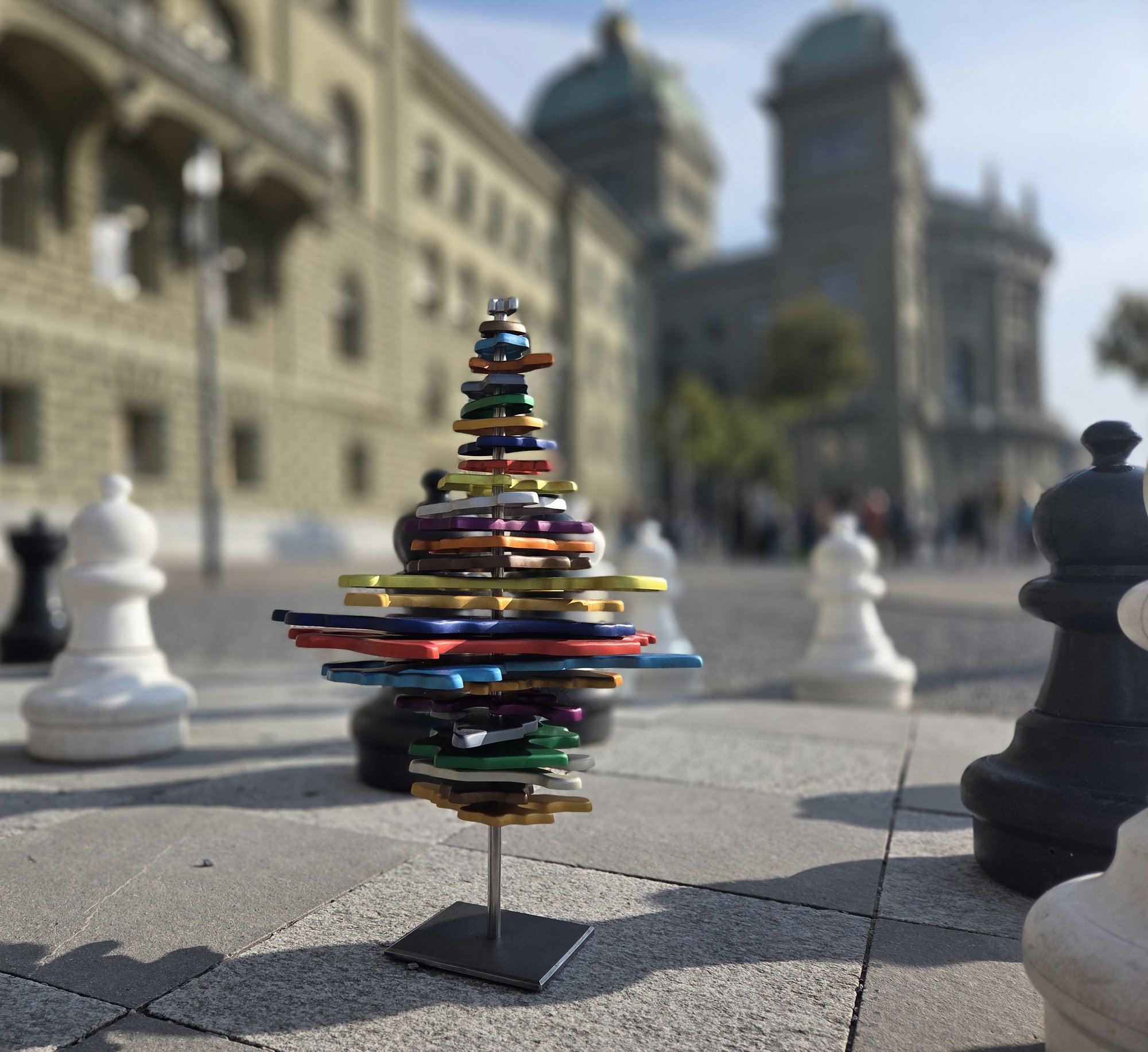 Trophée sur un jeu d'échec devant le Palais fédéral